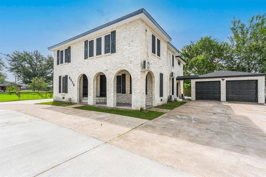 6 BR in Houston