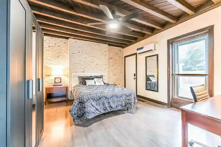 6 BR in Houston