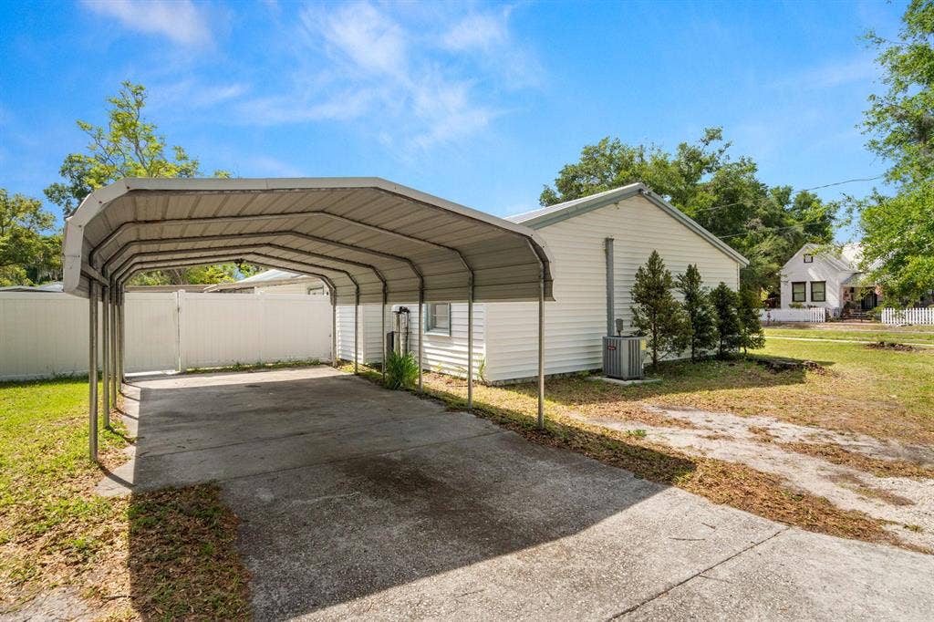 8 BR in Plant City