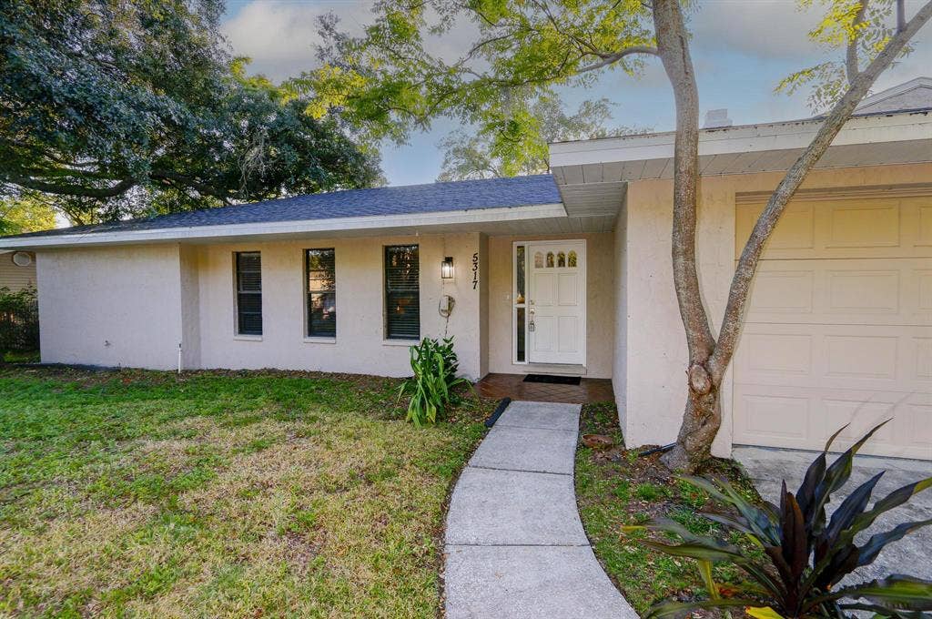 6 BR in Lakeland