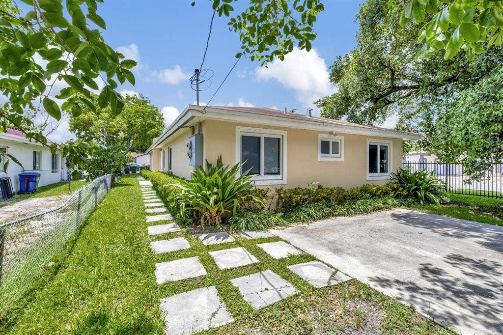 4 BR in Miami