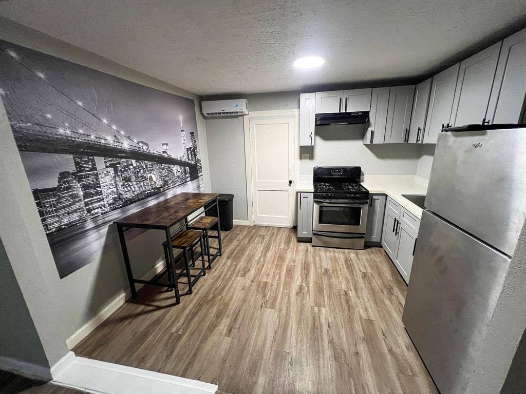 3 BR in Houston