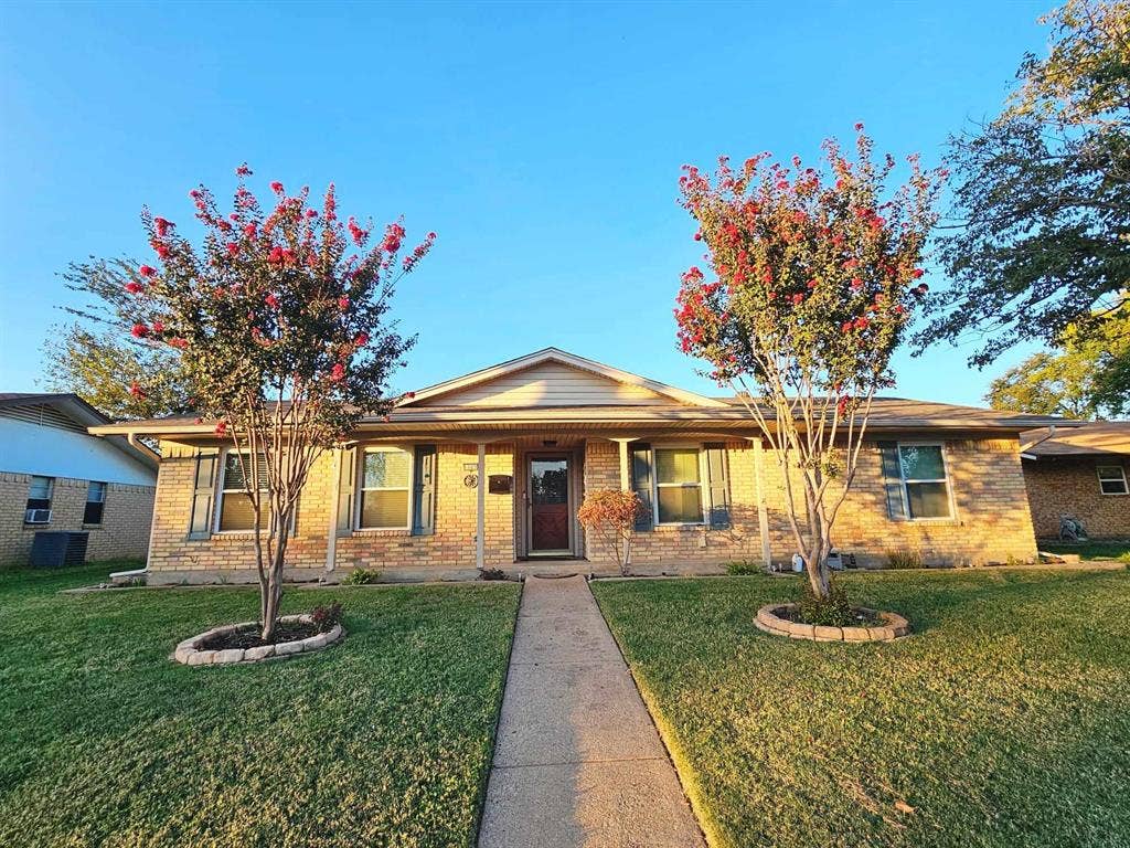 4 BR in Garland
