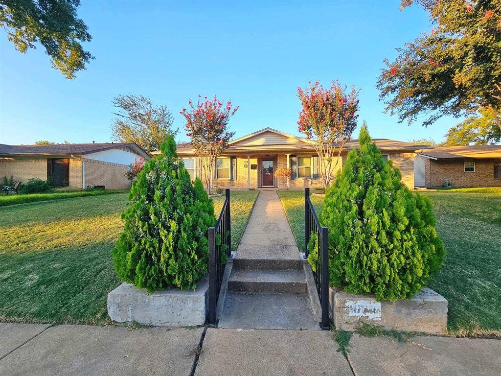 4 BR in Garland