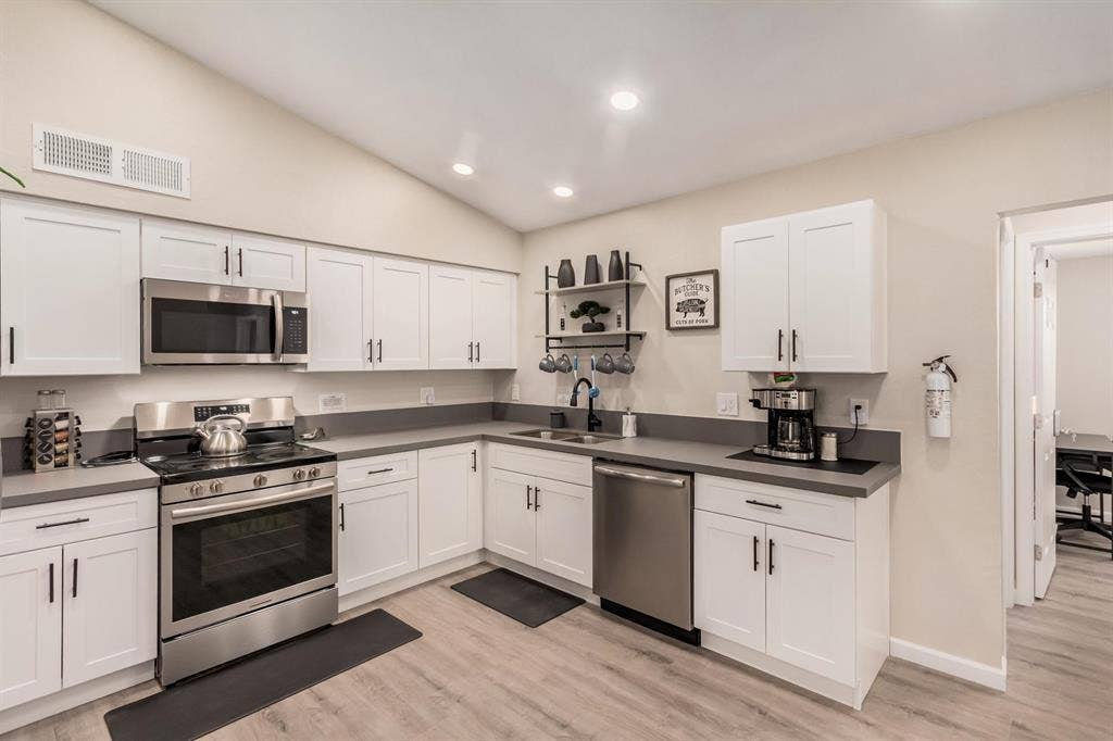 9 BR in Chandler