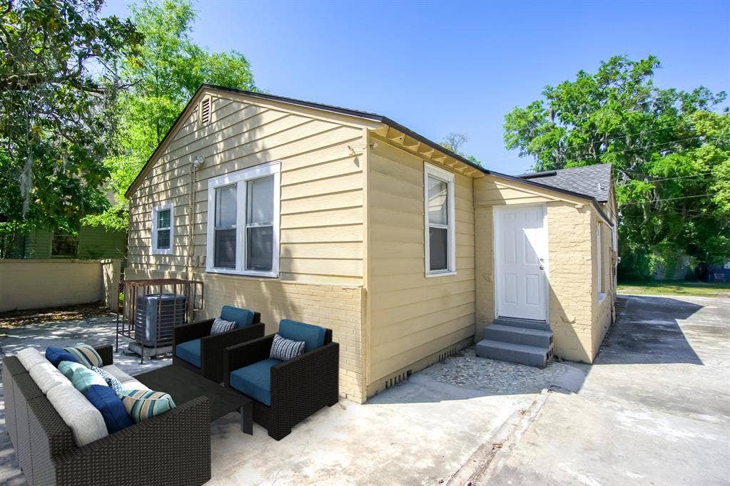 6 BR in Jacksonville