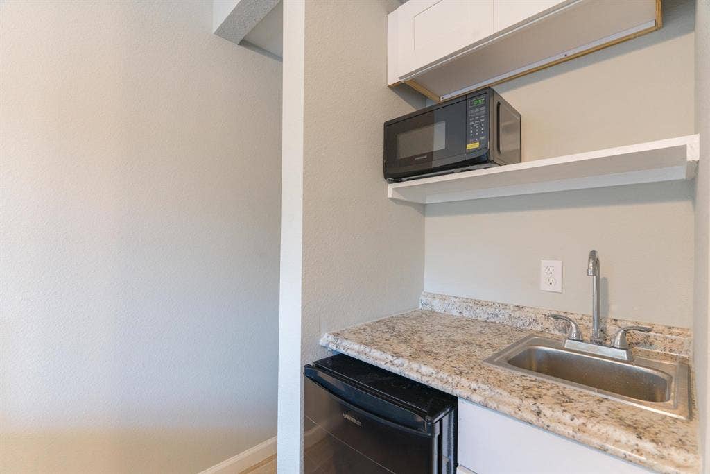 1 BR in Houston
