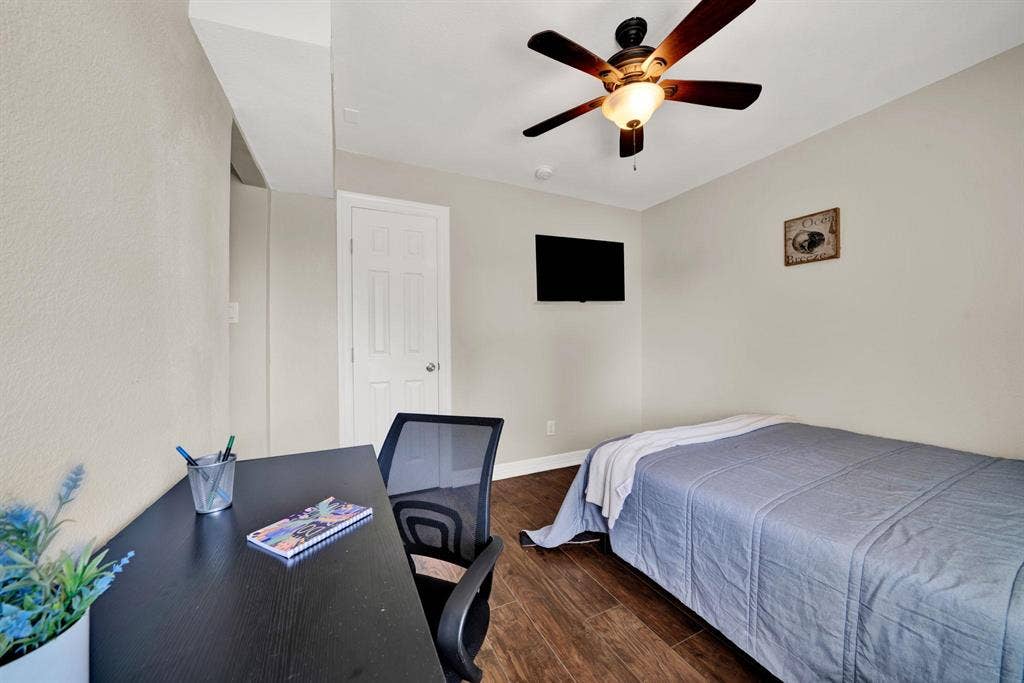 2 BR in Houston