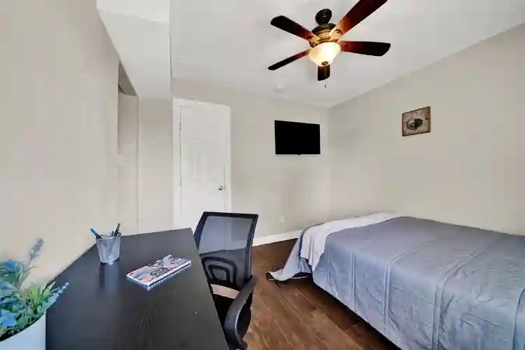 2 BR in Houston