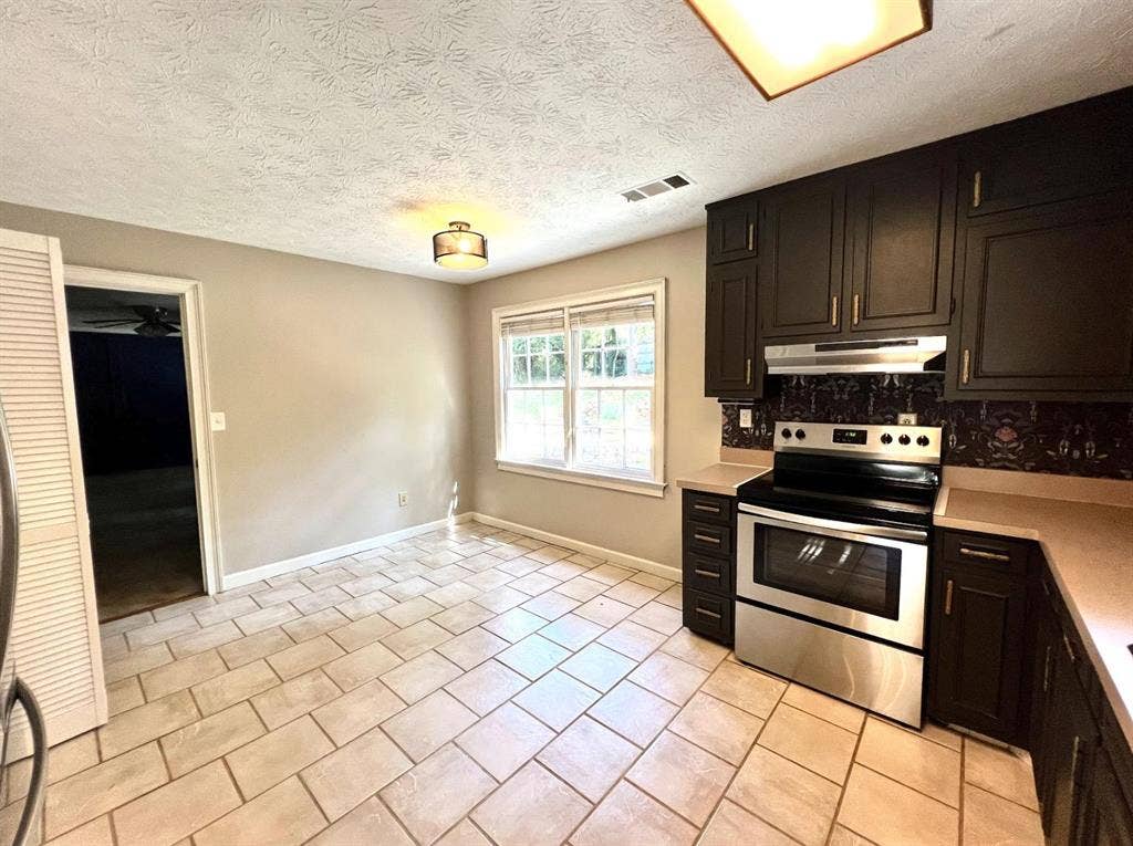 5 BR in Lilburn