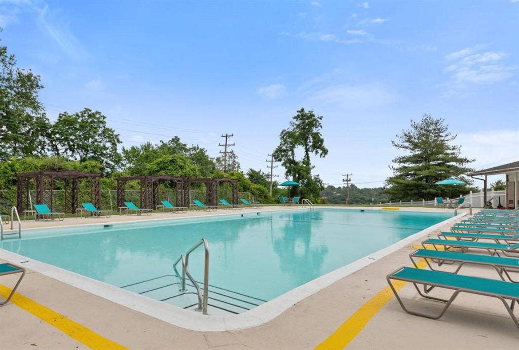 Bath for 5/ private room for 2