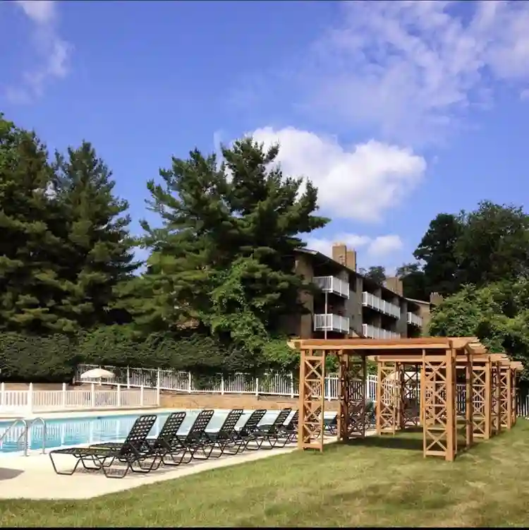 Bath for 5/ private room for 2