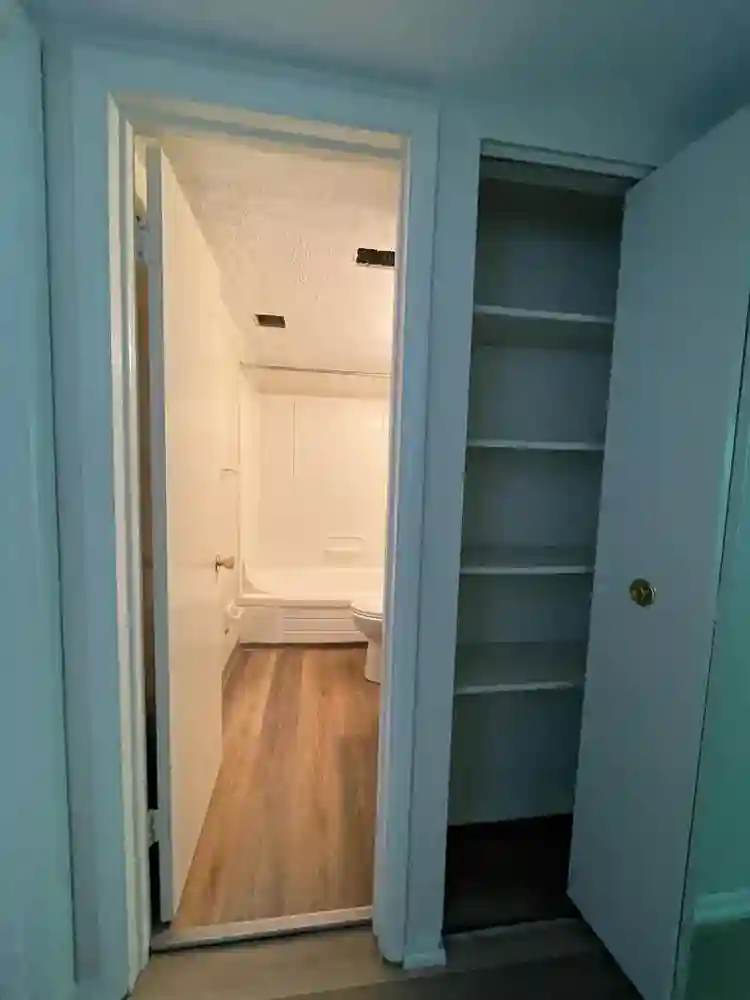 Bath for 5/ private room for 2