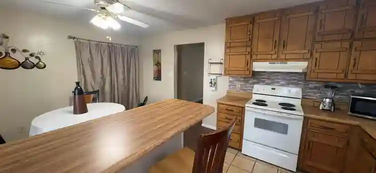 3 BR in Riverdale