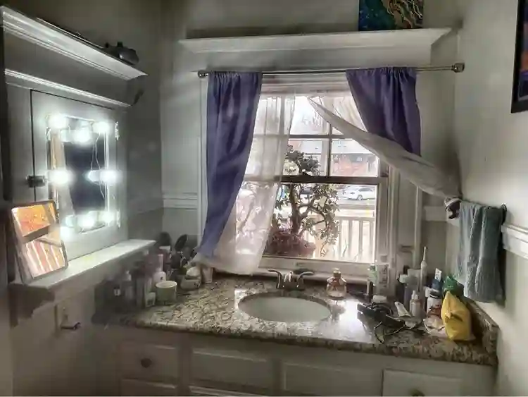 Unfurnished room in midtown