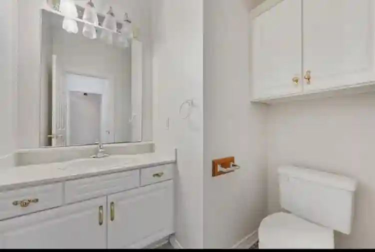 5 bedroom house. monthly.