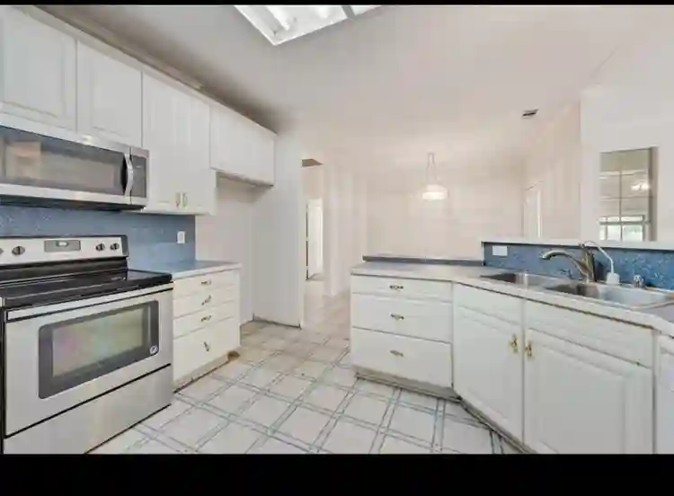 5 bedroom house. monthly.