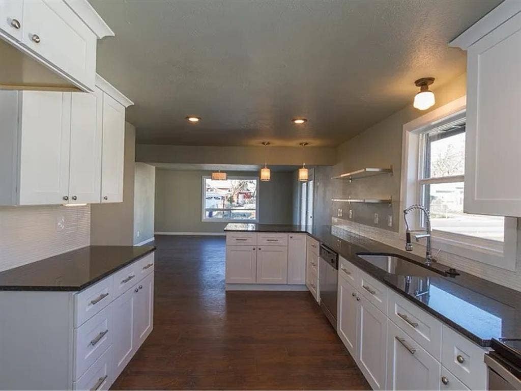 Looking for 3 more roommates!