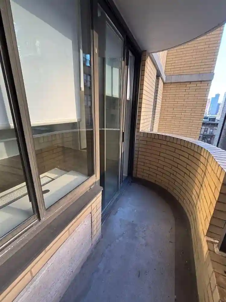 ✨Spacious Room w/ Private Balcony✨