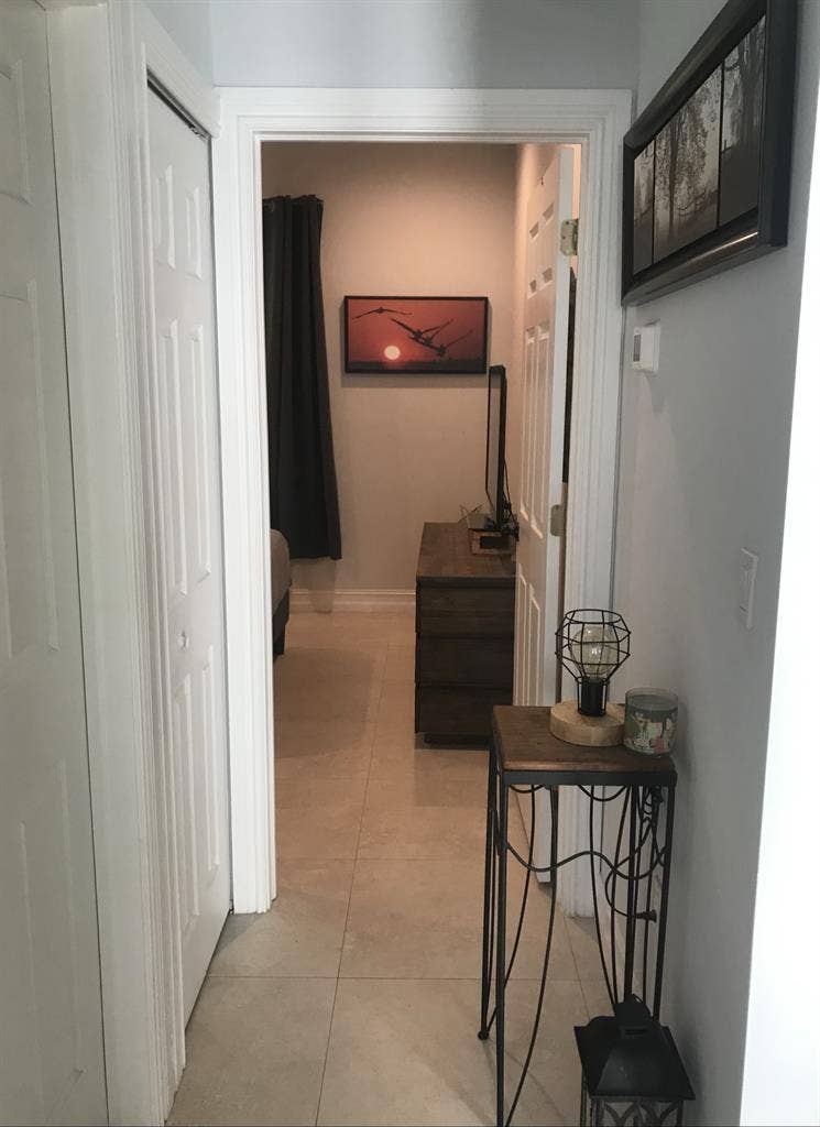 Room for rent in the states Naples