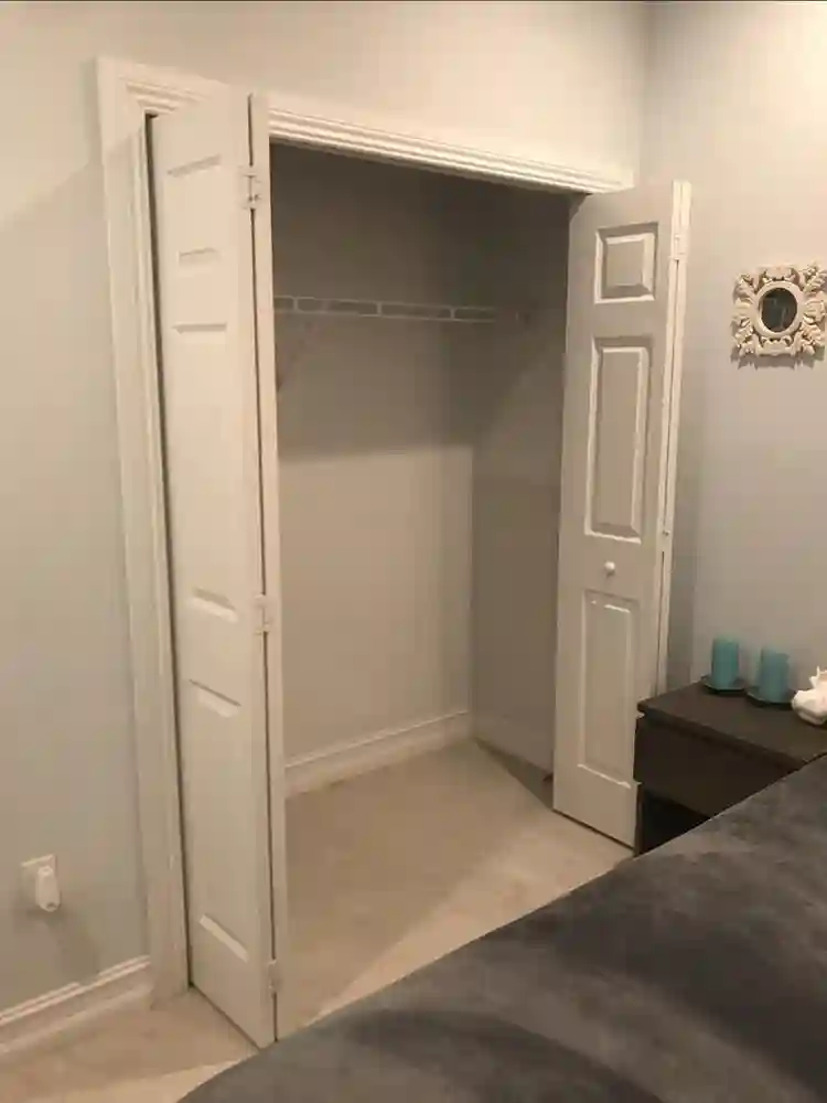 Room for rent in the states Naples