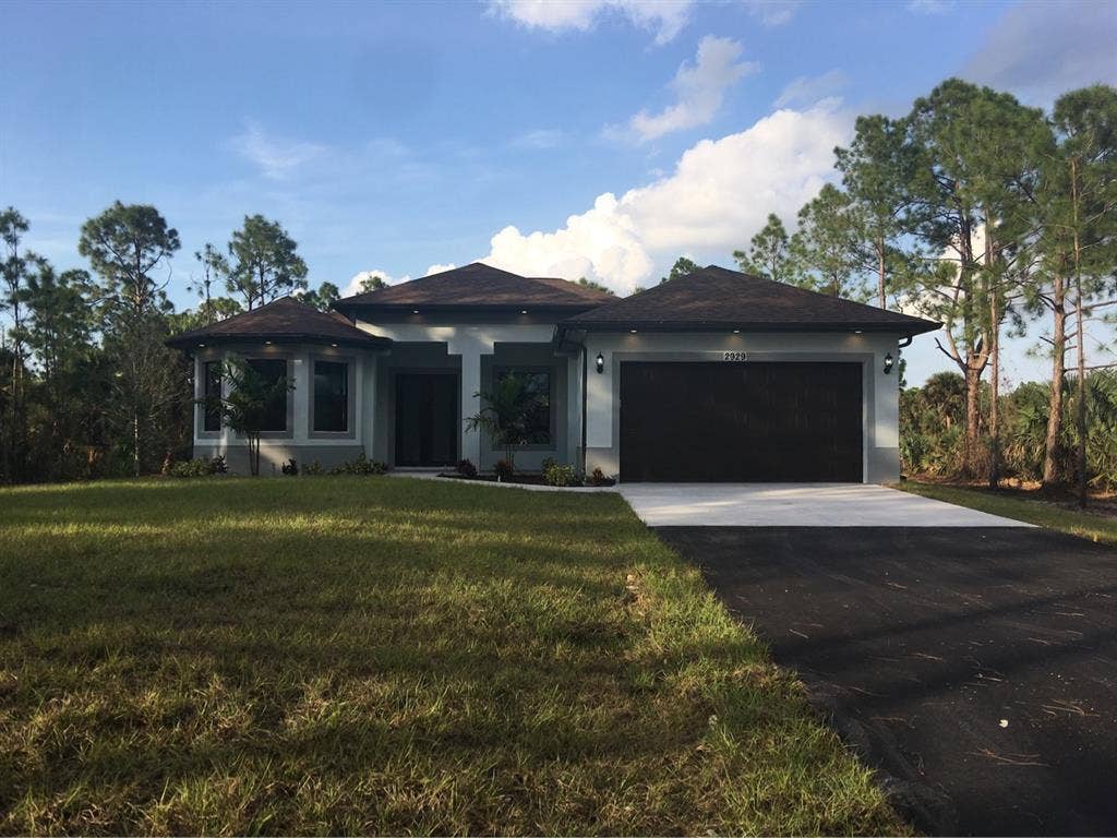 Room for rent in the states Naples