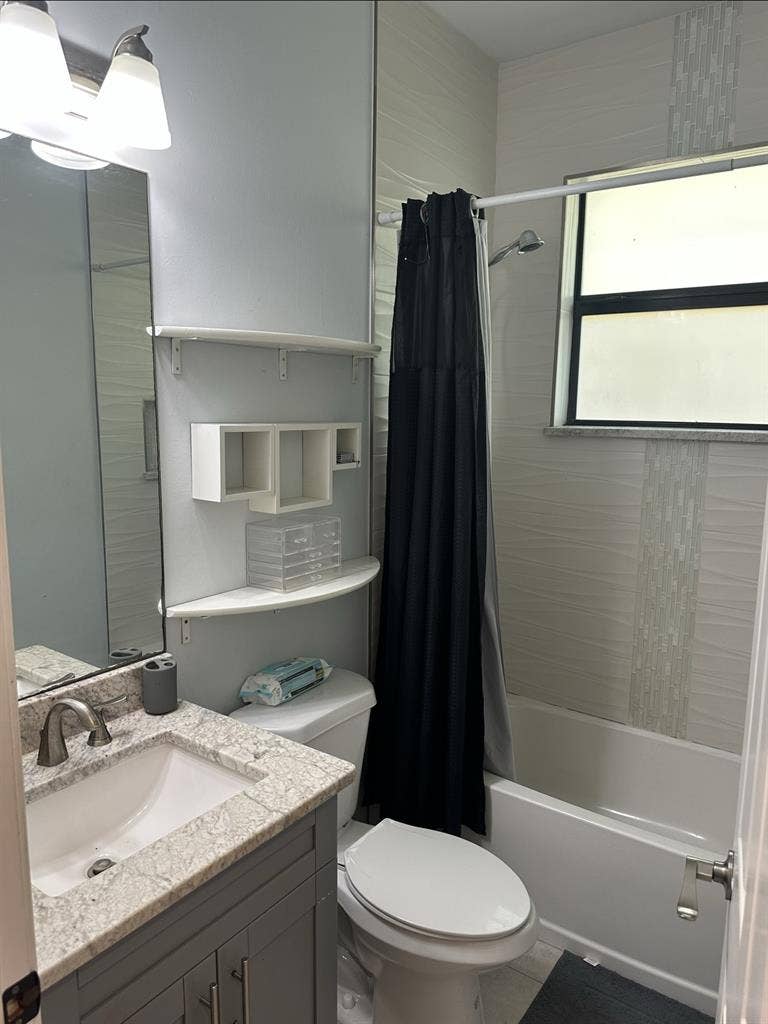 Room for rent in the states Naples