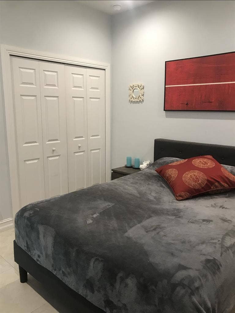 Room for rent in the states Naples