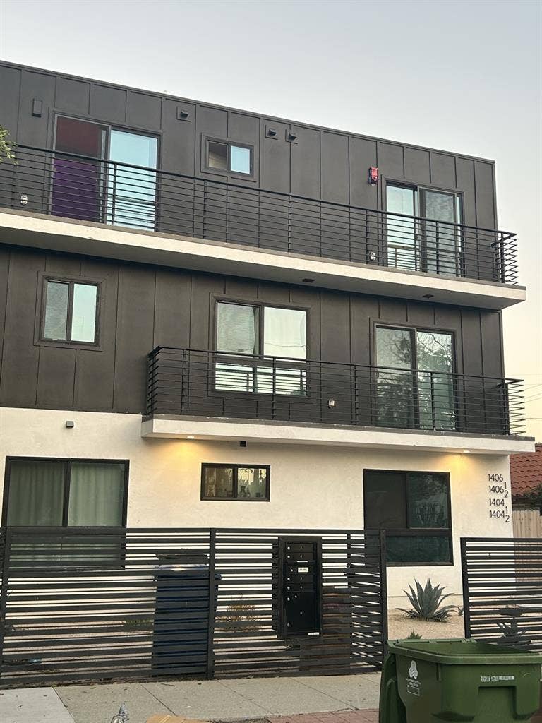 In Hollywood! Serious inquiries!