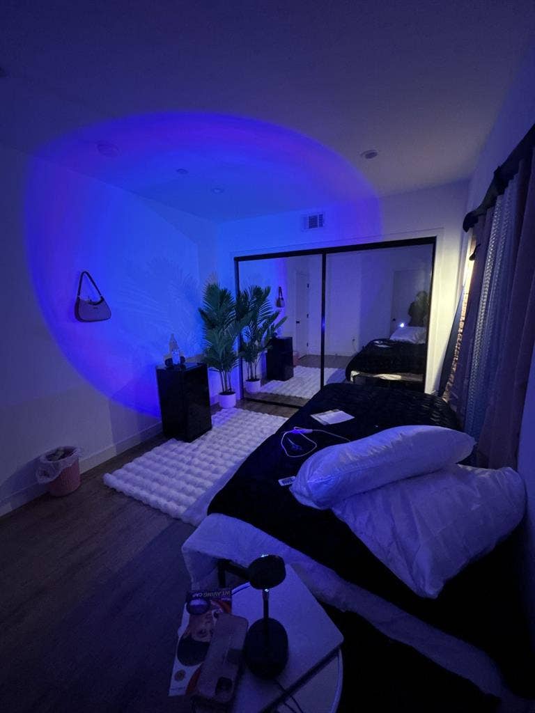 In Hollywood! Serious inquiries!