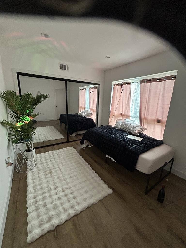 In Hollywood! Serious inquiries!