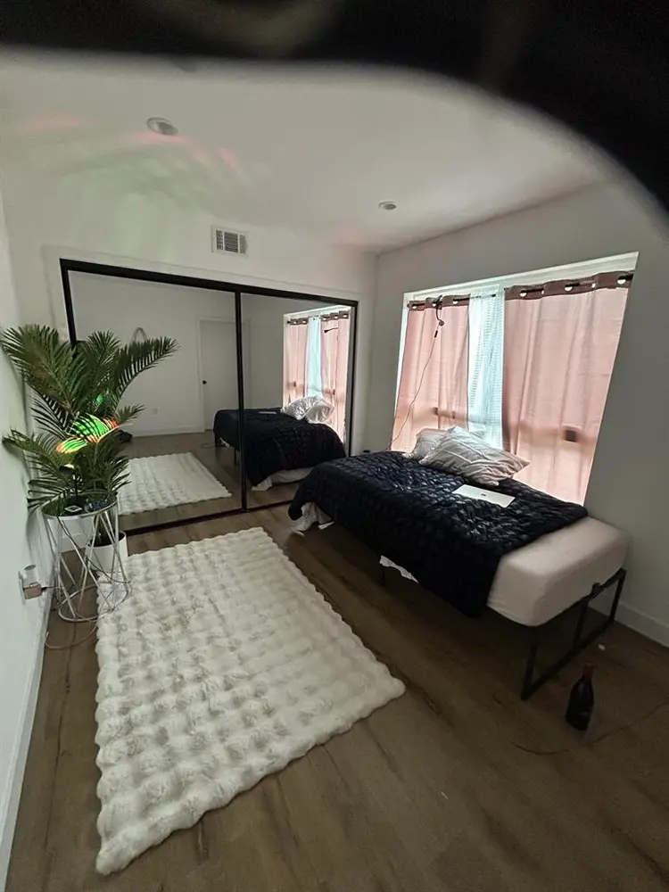 In Hollywood! Serious inquiries!