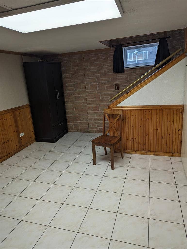 Looking for a roommate