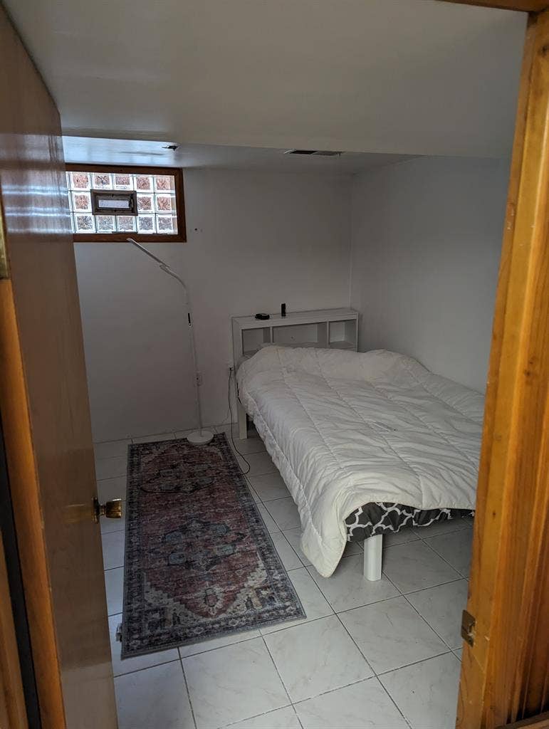 Looking for a roommate