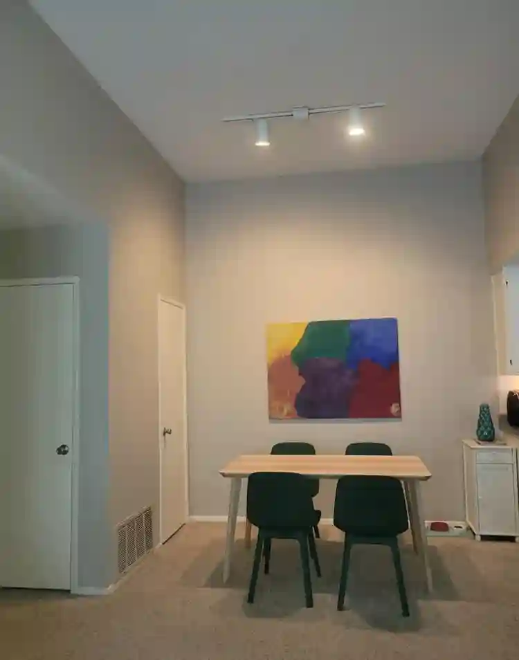 Roommate to Share Apartment