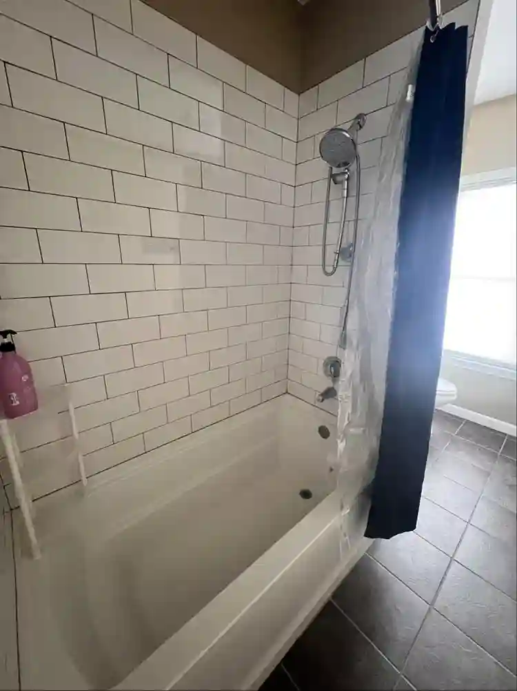 King size bedroom near airport