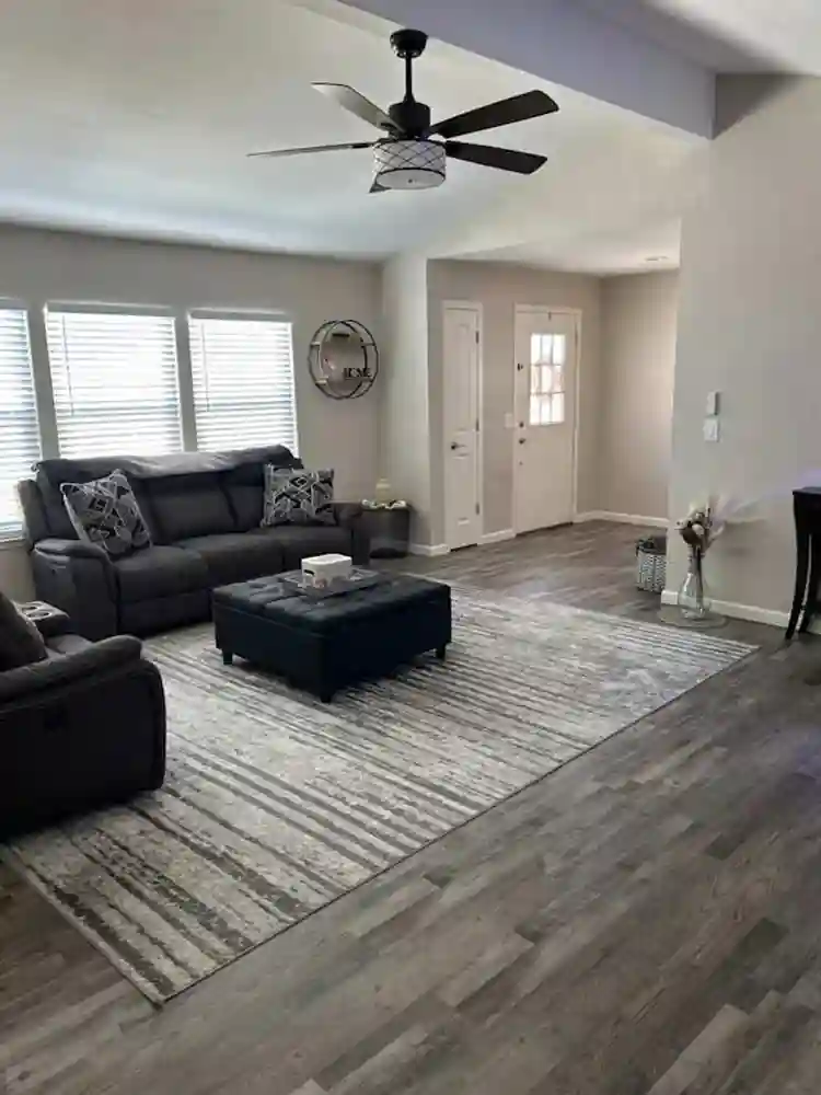 Large room w/ private bathroom !!