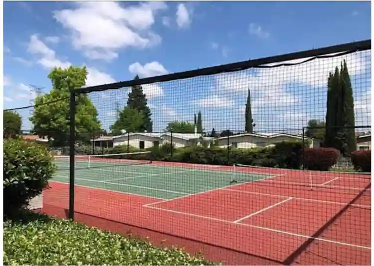 Large room w/ private bathroom !!