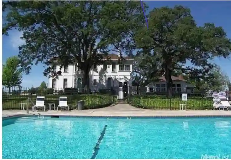 Large room w/ private bathroom !!