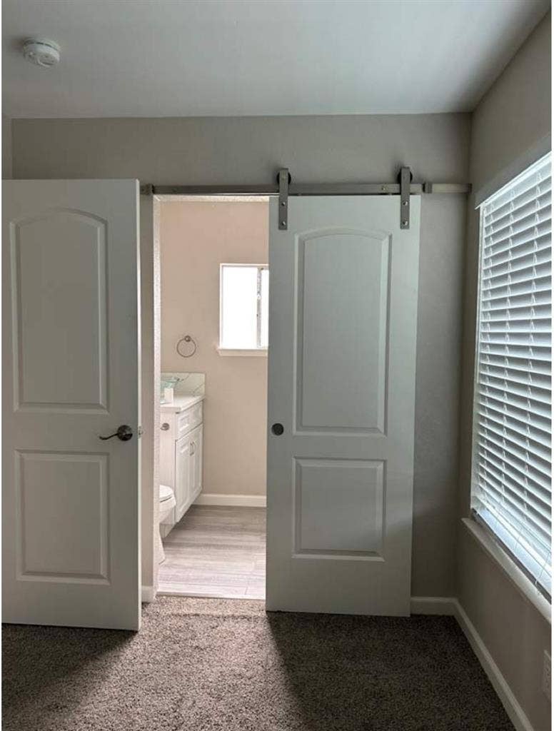 Large room w/ private bathroom !!