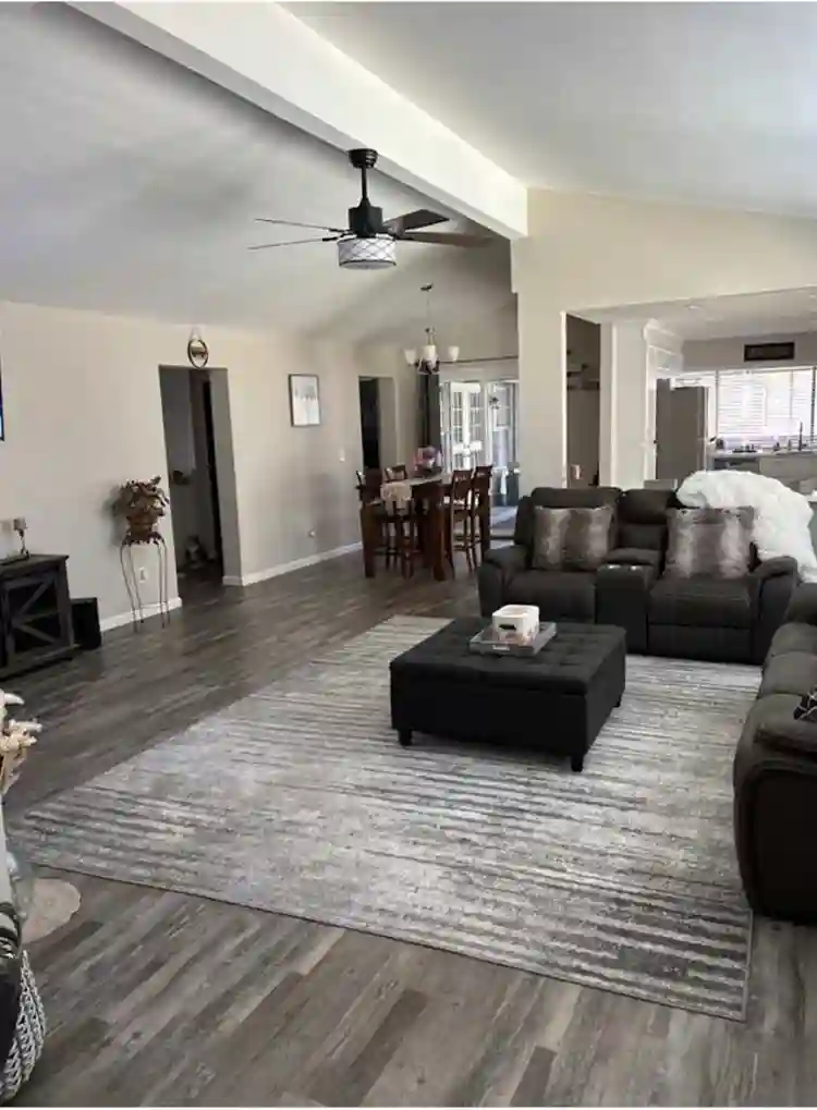 Large room w/ private bathroom !!