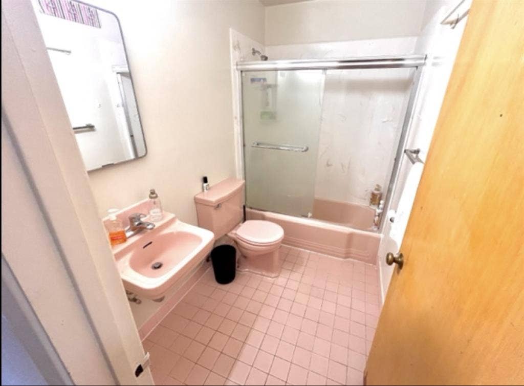 LOOKING FOR A ROOMMATE ASAP