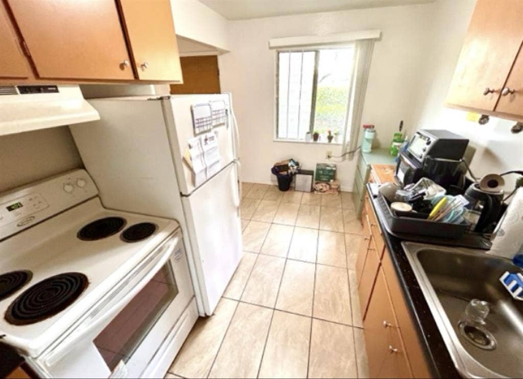 LOOKING FOR A ROOMMATE ASAP