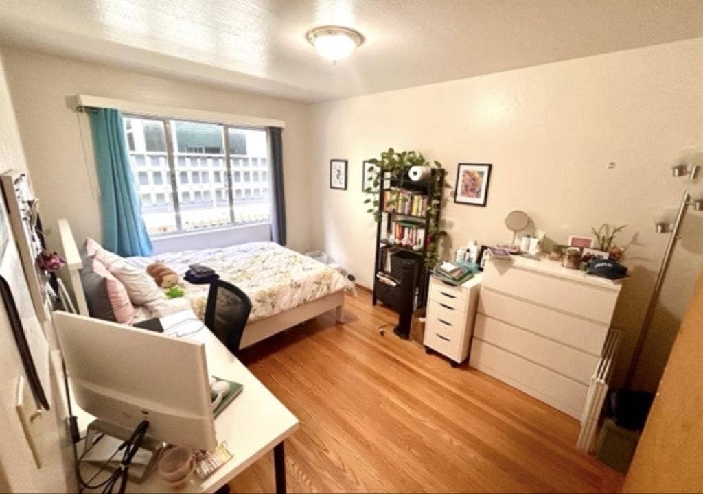 LOOKING FOR A ROOMMATE ASAP