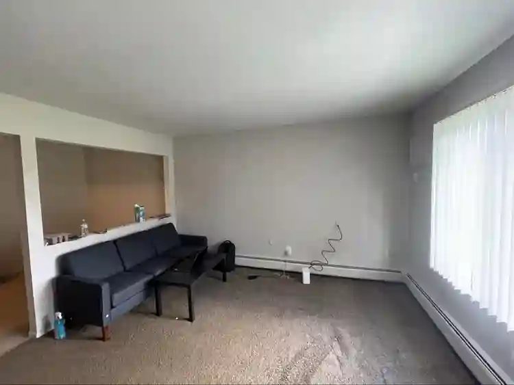 Roommate in b townhome