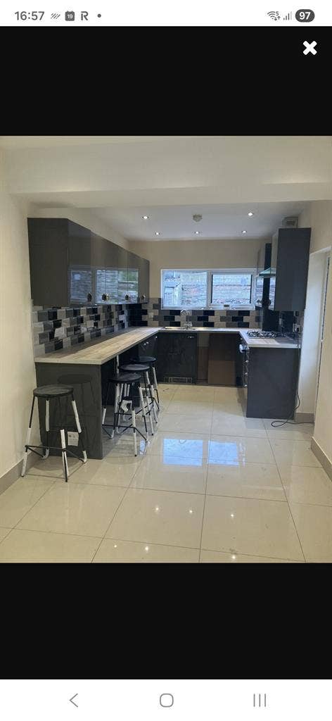 READY TO MOVE IN STRAIGHT AWAY