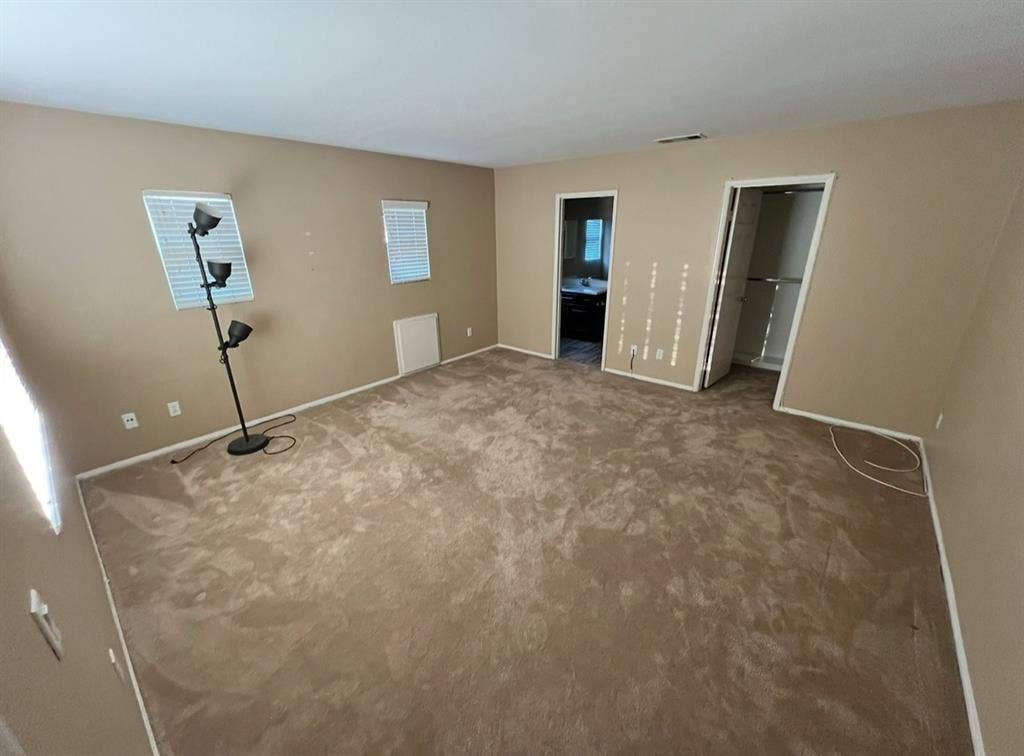 Room/Bath Avail January