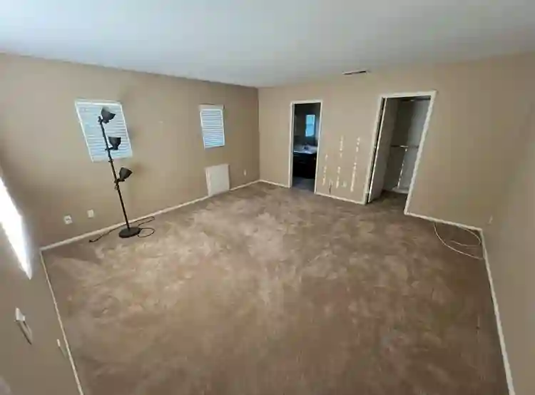 Room/Bath Avail January