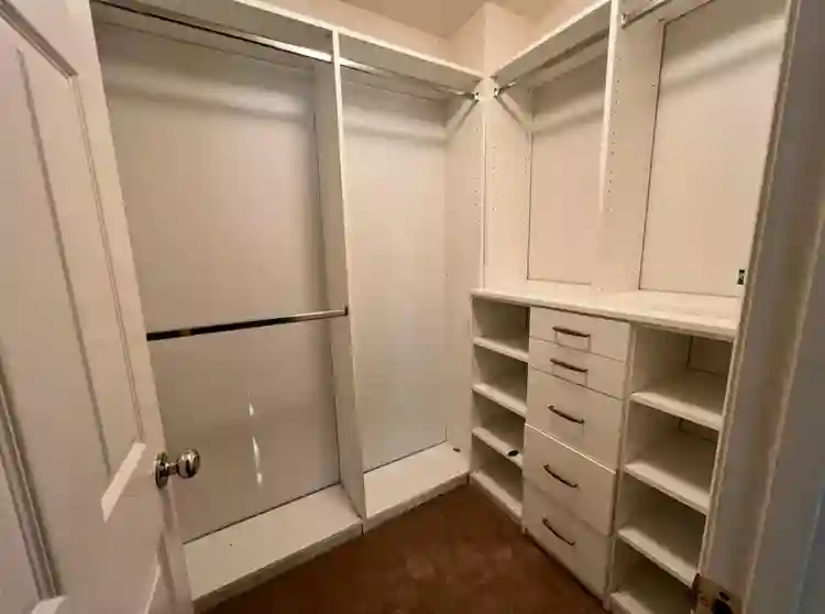 Room/Bath Avail January