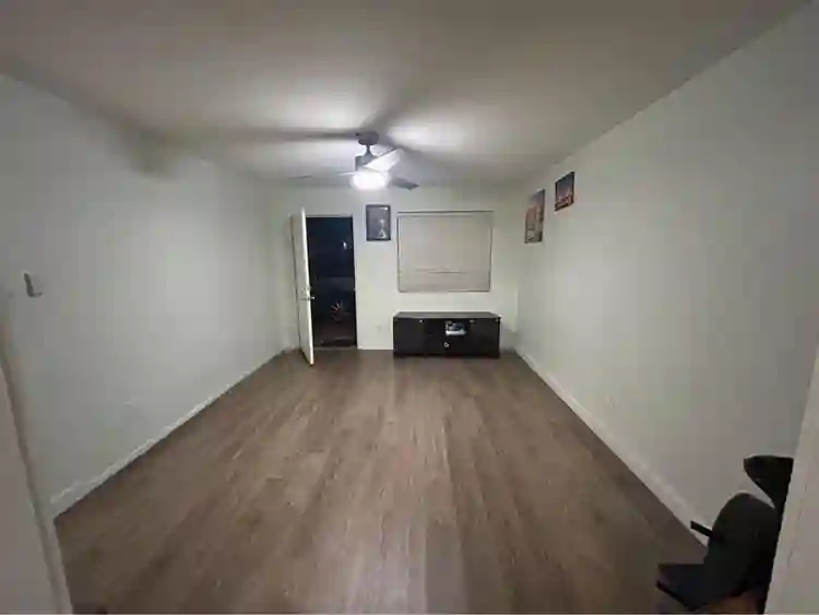 Room for rent in central location